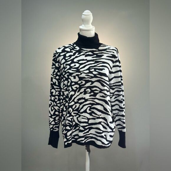 B/W Chico’s Animal Print Turtleneck Sweater Size 3 (16) EUC - Picture 1 of 6